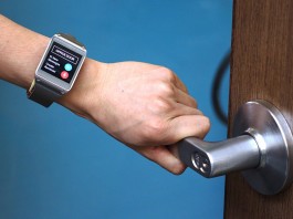 นักวิจัยพัฒนา ‘นาฬิกาอัจฉริยะ’ จดจำสิ่งของได้เพียงการสัมผัส