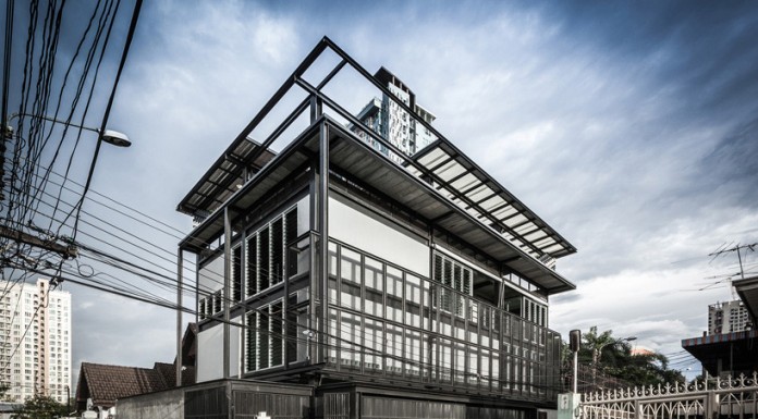 บ้านหลังงามย่านห้วยขวาง จัดการความร้อนอยู่หมัด โดย Junsekino Architect and Design