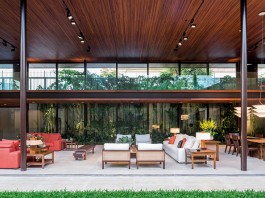 ใช้ชีวิตสบาย ๆ ในบ้านแบบเปิดโล่งโอบล้อมด้วยธรรมชาติอันบริสุทธิ์