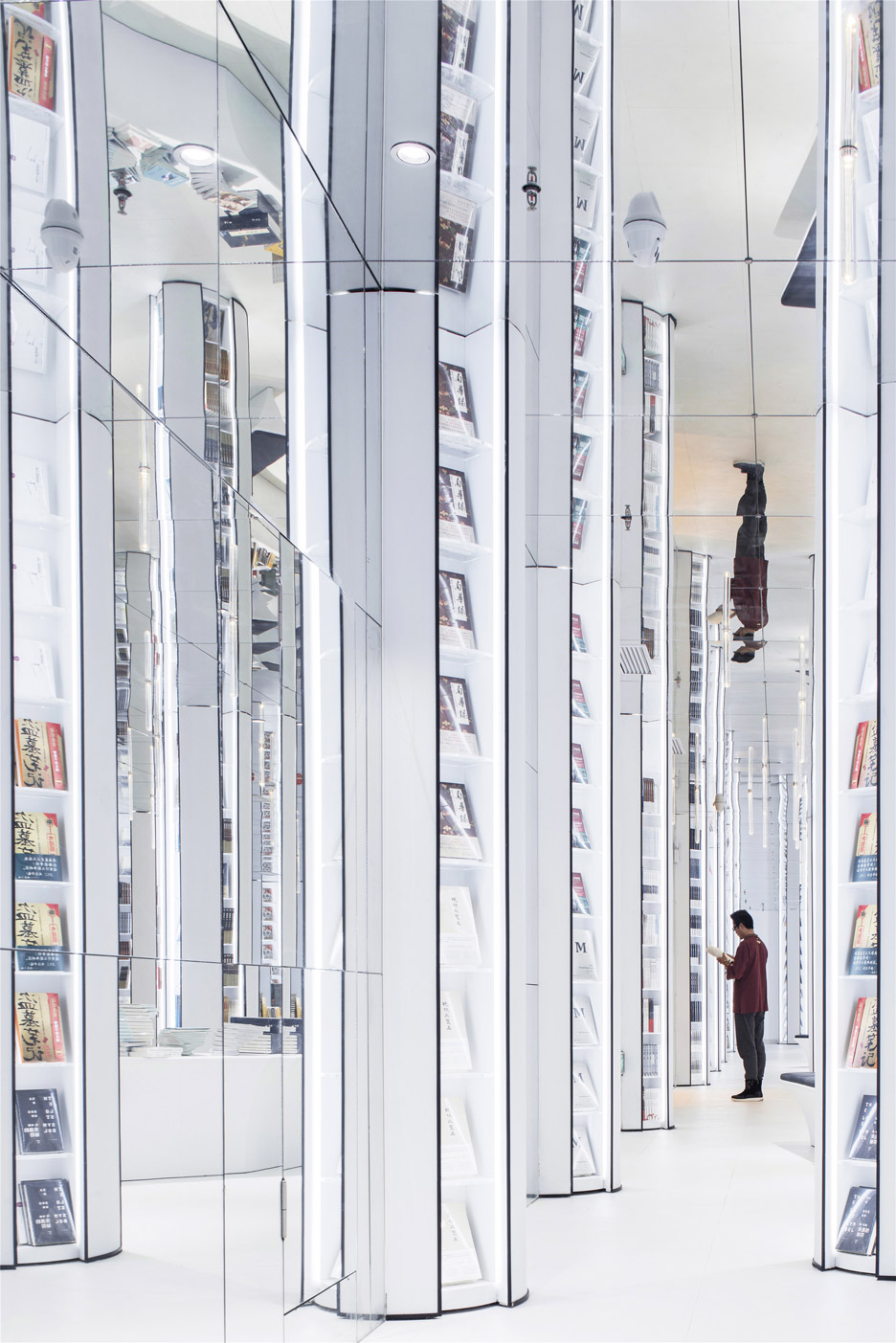 hangzhou-zhongshuge-li-xiang-bookshop-star-avenue-china-_dezeen_936_1