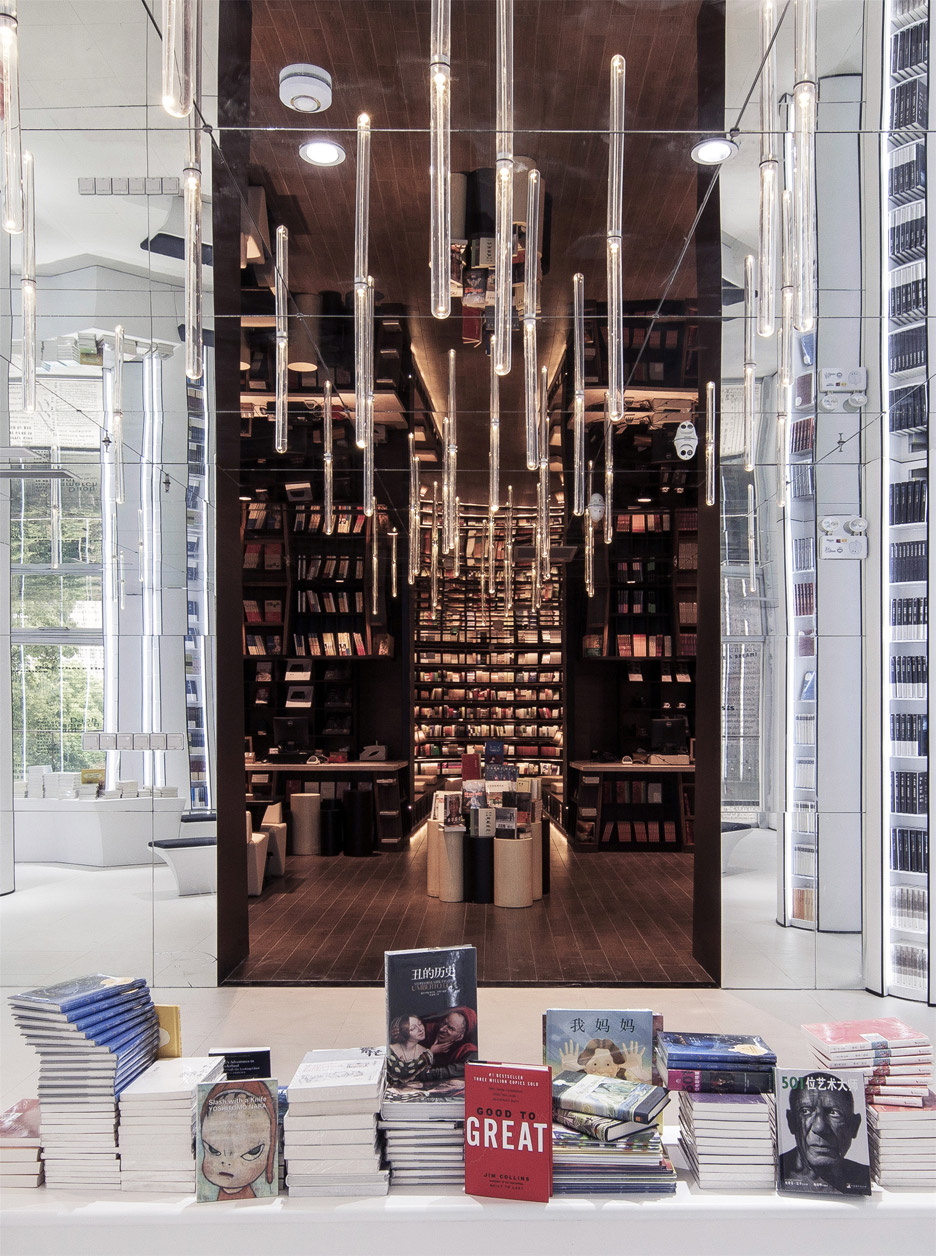 hangzhou-zhongshuge-li-xiang-bookshop-star-avenue-china-_dezeen_936_5