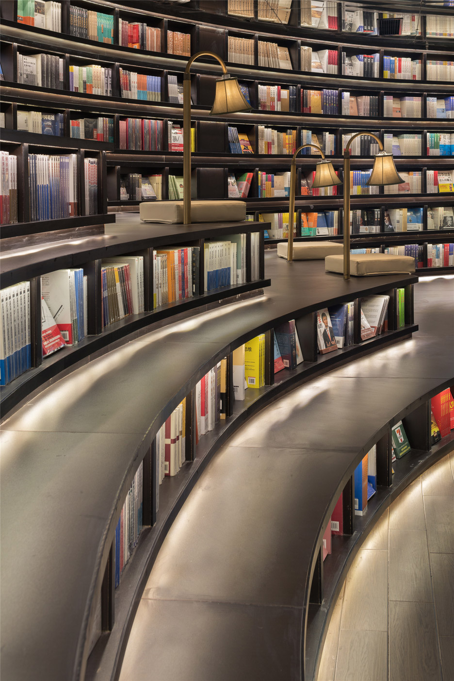 hangzhou-zhongshuge-li-xiang-bookshop-star-avenue-china-_dezeen_936_8