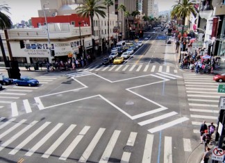 ทางข้ามบนสี่แยก Hollywood&Highland