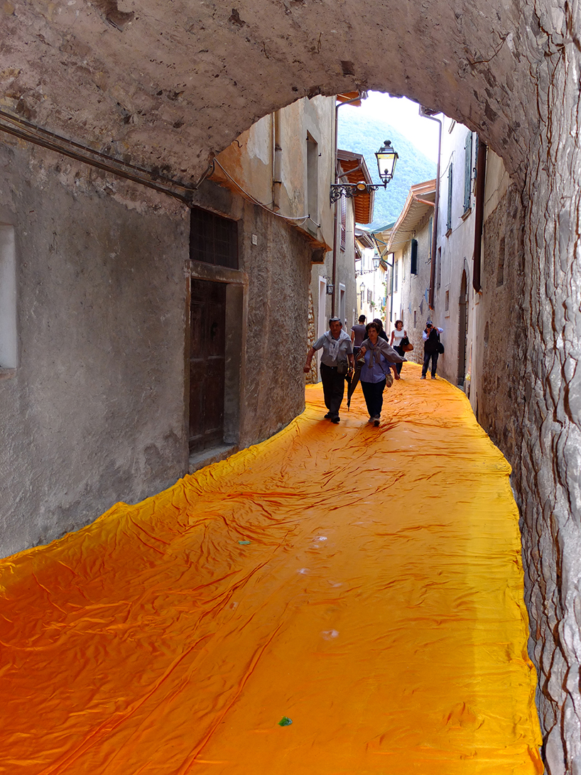 christo-floating-piers-open-to-the-public-in-lake-iseo-italy-designboom-104