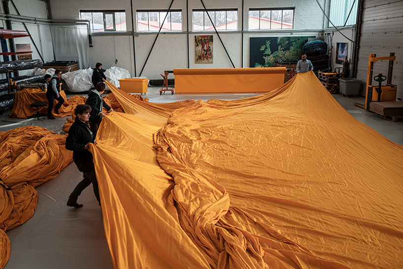 christo-jeanne-claude-floating-piers-lake-iseo-italy-designboom-011