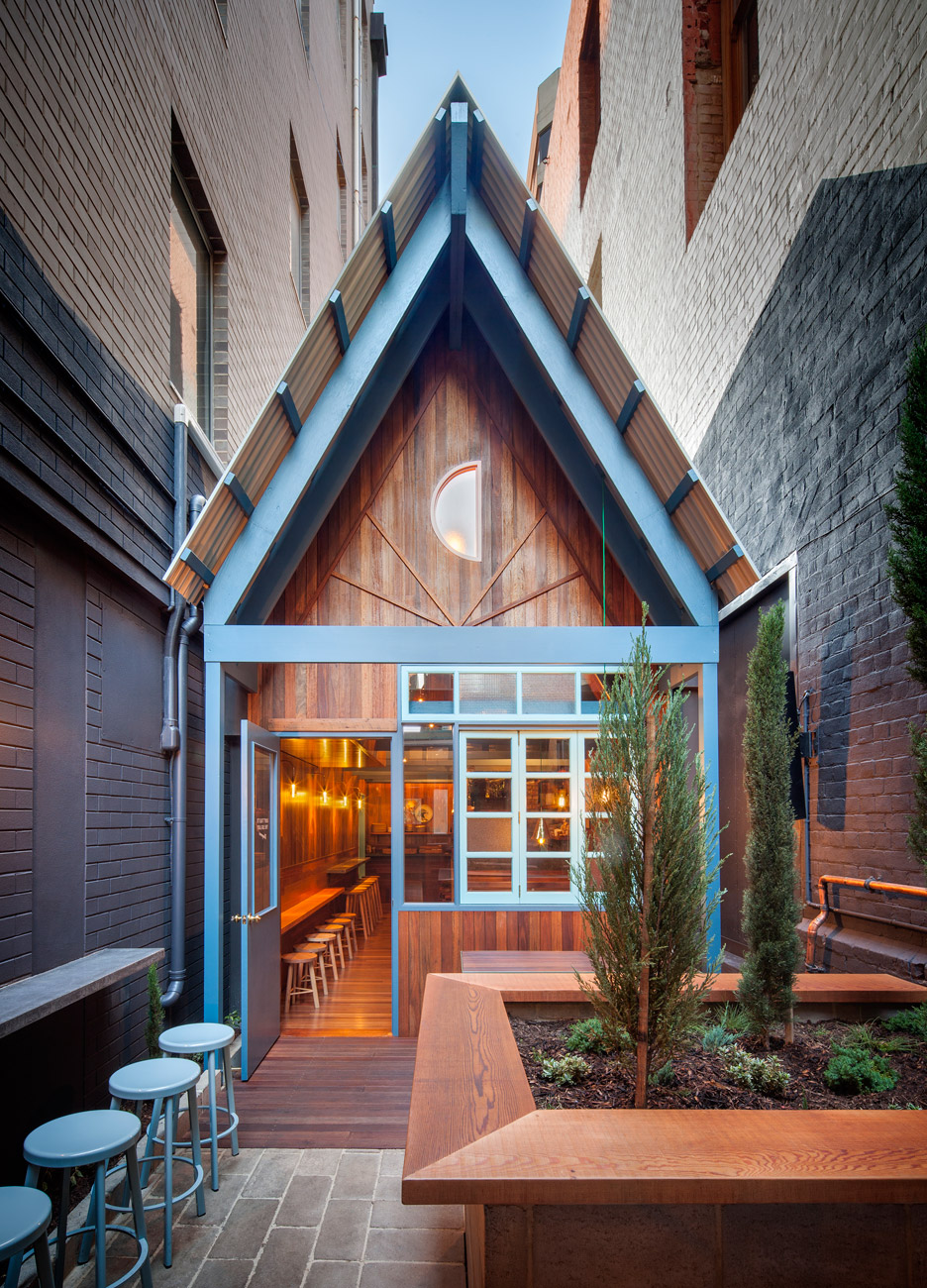 pink-moon-saloon-adelaide-australia-sans-arc-restaurant-bar-kitchen-timber-small_dezeen_dezeen_936_9