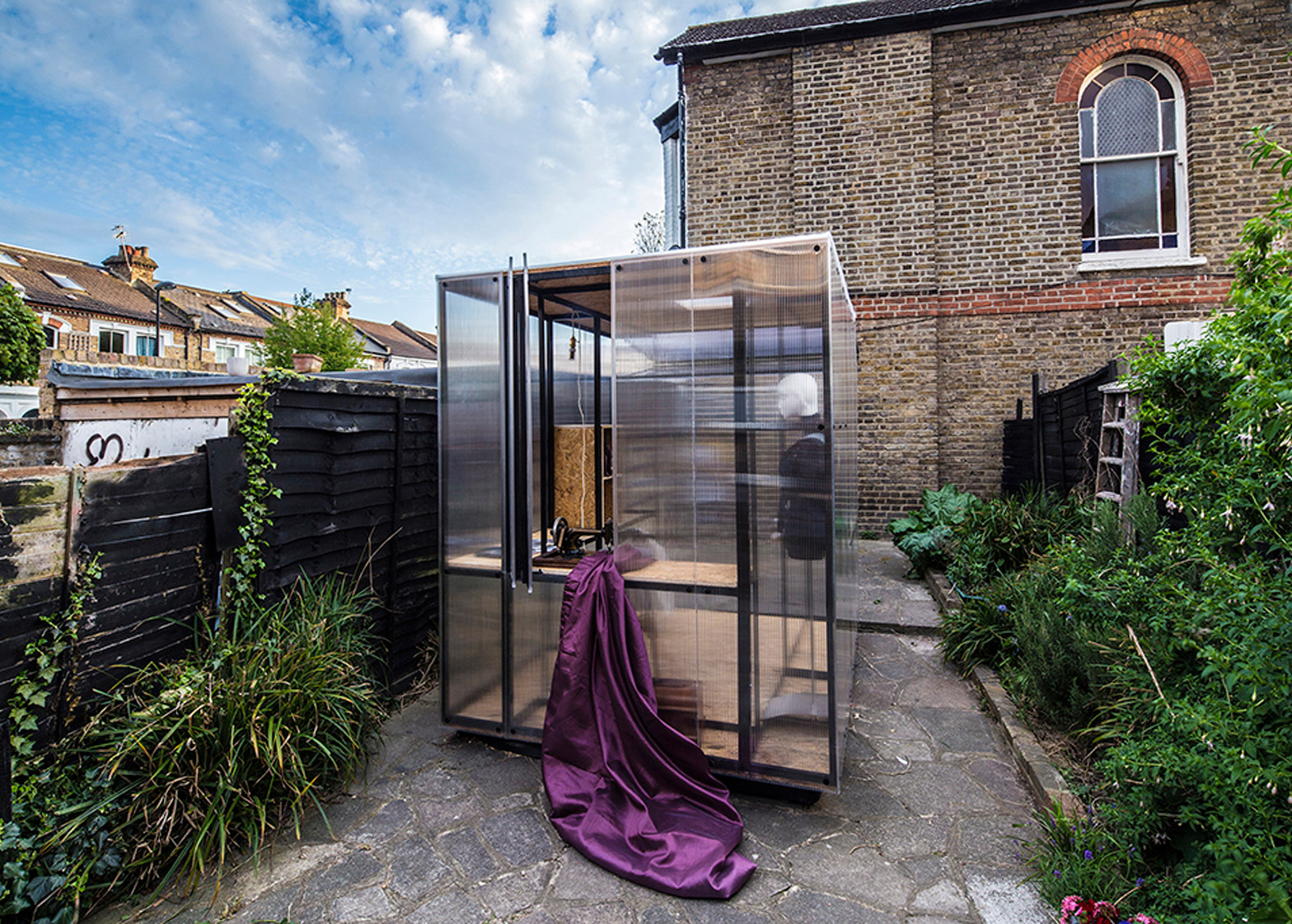 minima-moralia-tomaso-boano-jonas-prismontas-london-installation-social-issues-creativity-pop-up-spaces-architecture-backyards-experiment-modular-steel_dezeen_1568_2