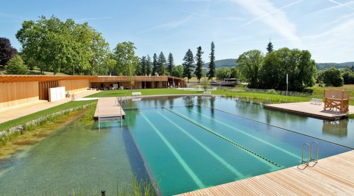 สระว่ายน้ำ