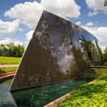 philippe-starck-chai-les-carmes-haut-brion-france-designboom-01-818×542
