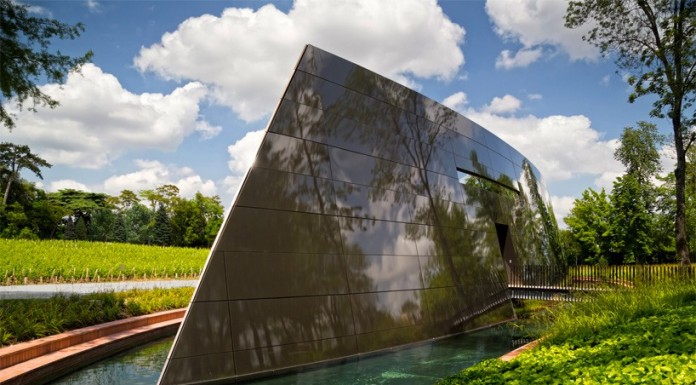 Philippe Starck ร่วมกับ Arsène-Henry ออกแบบอาคารเก็บไวน์หรู บนความงามของธรรมชาติ อาคารเก็บไวน์