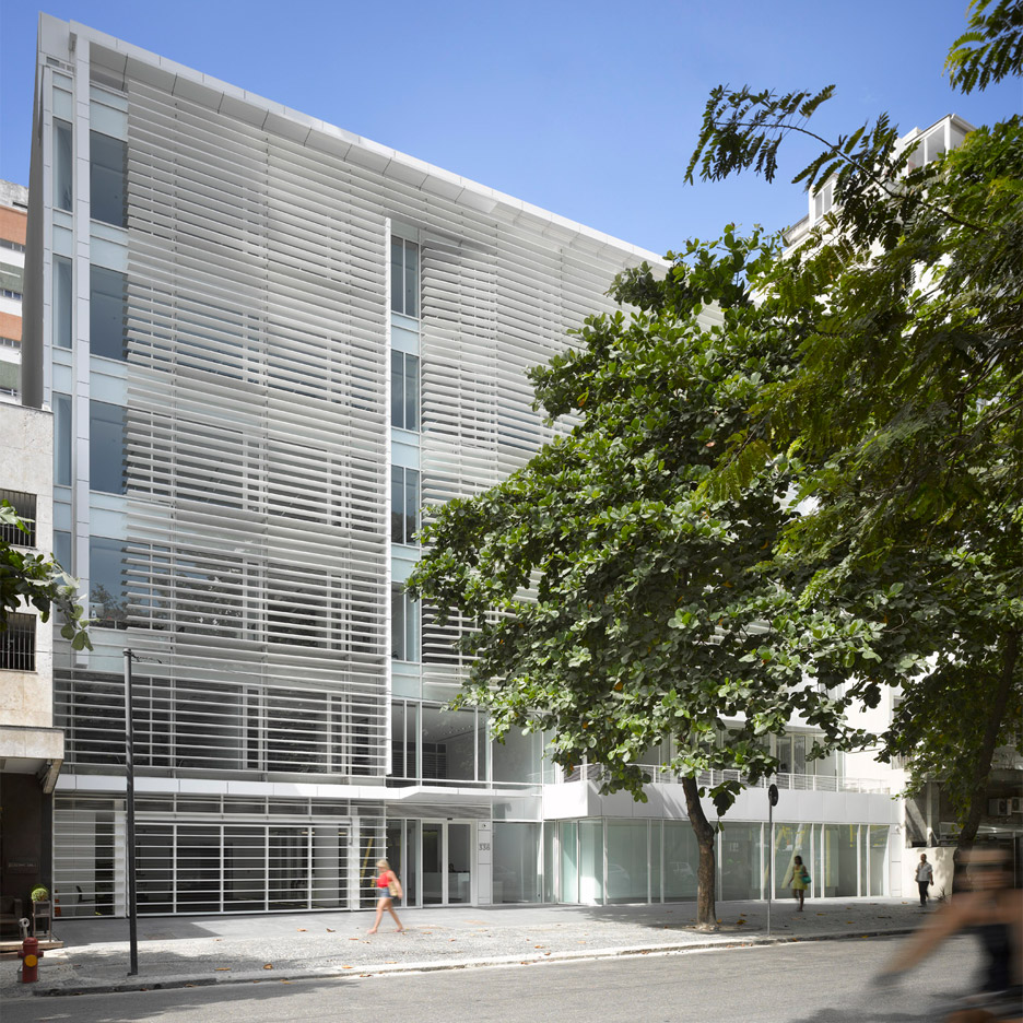 leblon-offices-richard-meier-partners-square_dezeen_936_0-1