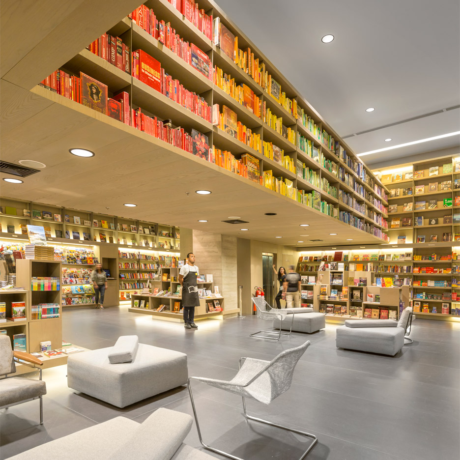 rio-bookshop-studio-arthur-casas_dezeen_936_0