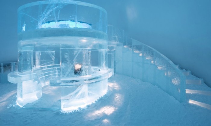 1ICEBAR-by-ICEHOTEL-Jukkasjarvi-Design-Elin-Julin-Marinus-Vroom-and-Jens-Thoms-Ivarsson-Photo-Asaf-Kliger-1020x610