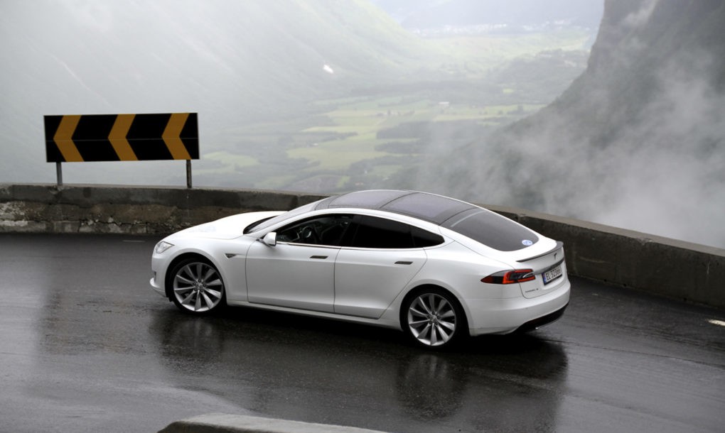 Driverless-Car-Tesla-1020x610