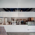 paras-cafe-the-swimming-pool-studio-blue-white-ceramic-tiles-interior-design-shanghai-china_dezeen_2364_ss_3-1024×732