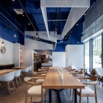 paras-cafe-the-swimming-pool-studio-blue-white-ceramic-tiles-interior-design-shanghai-china_dezeen_2364_ss_4-1024×731