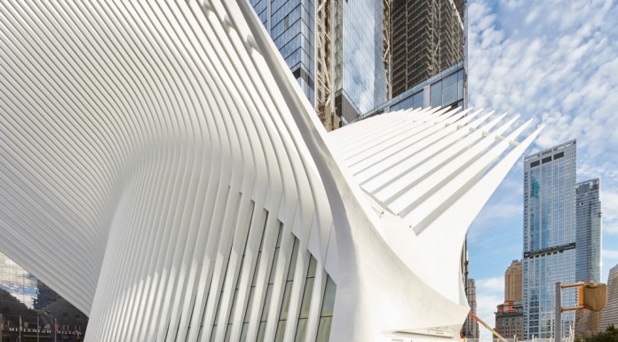 Oculus อาคารศูนย์รวมด้านการค้าและการขนส่ง โดดเด่นด้วยการออกแบบคล้ายกับปีกนก
