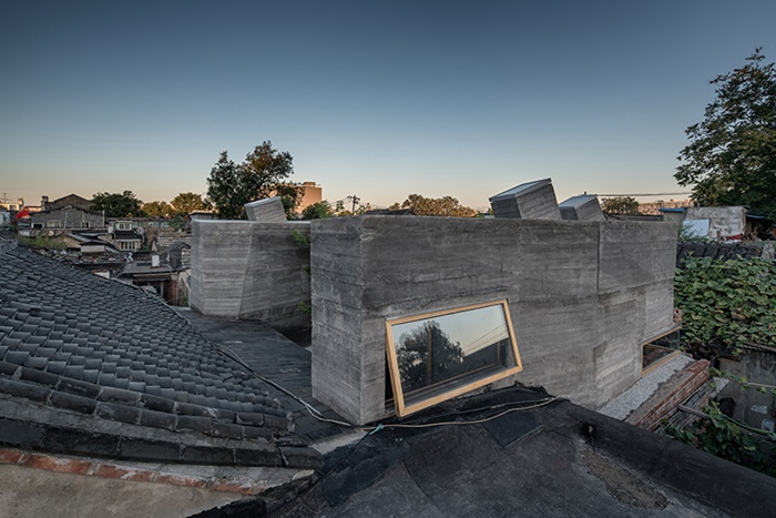 1ZAO-standardarchitecture-micro-hutong-hostel-beijing-designboom-02