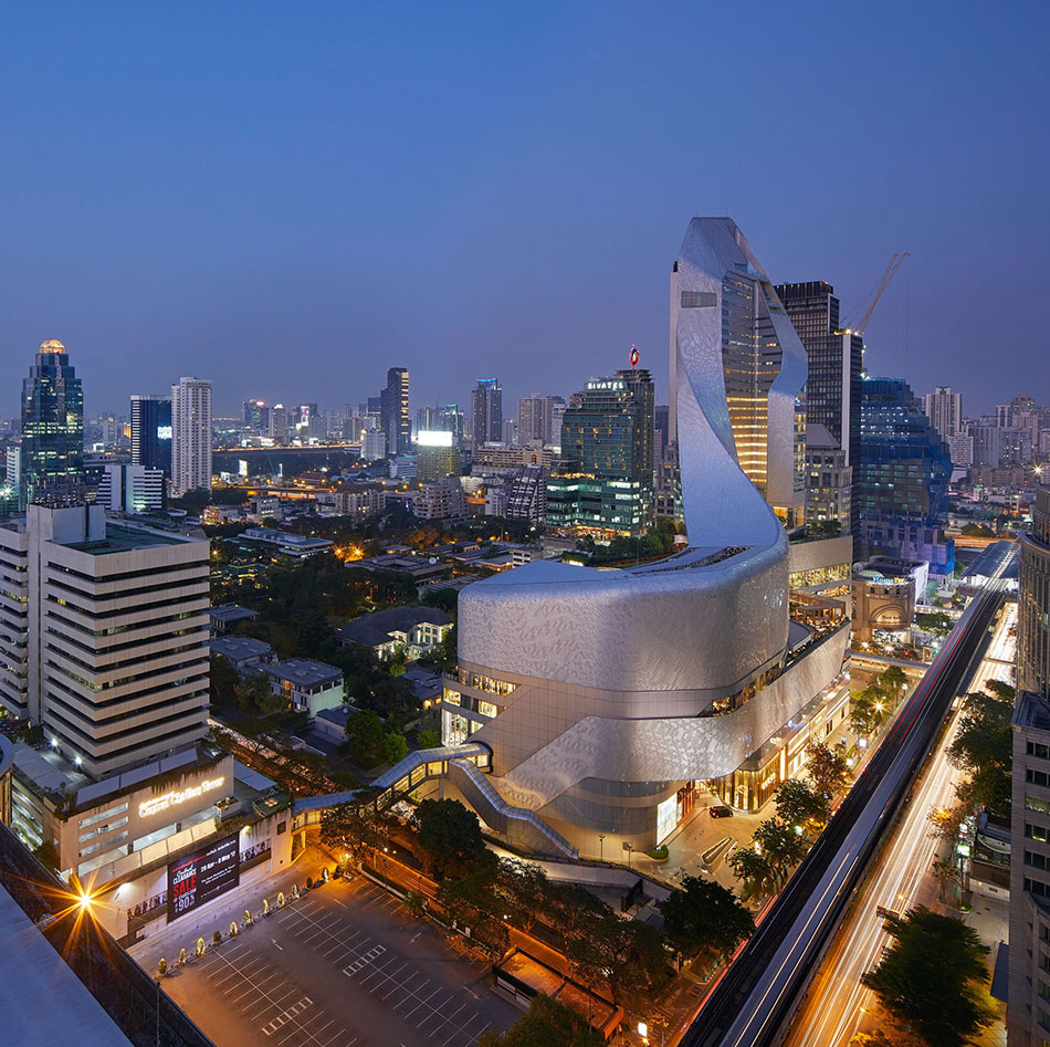 เสร็จสมบูรณ์แล้ววันนี้ กับโปรเจค ‘Central Embassy’ โดดเด่นด้วยกระเบื้องอลูมิเนียมรอบอาคาร 300,000 แผ่น!