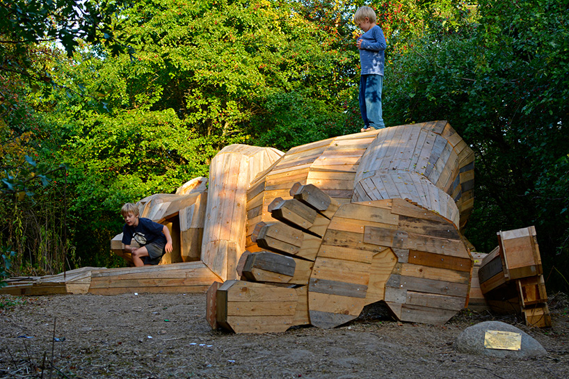 thomas-dambo-forgotten-giants-copenhagen-wooden-sculptures-designboom-012