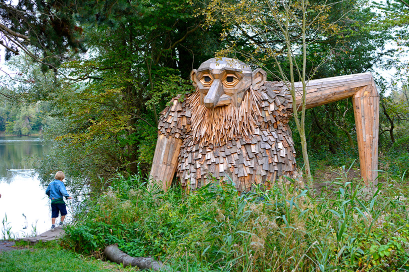 thomas-dambo-forgotten-giants-copenhagen-wooden-sculptures-designboom-03