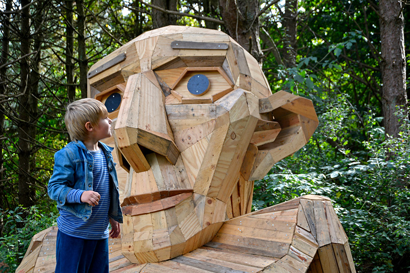 thomas-dambo-forgotten-giants-copenhagen-wooden-sculptures-designboom-07