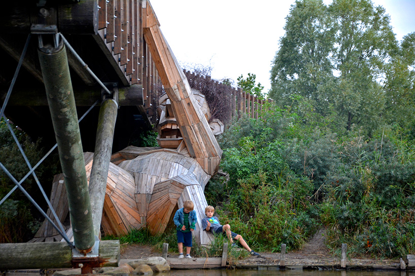 thomas-dambo-forgotten-giants-copenhagen-wooden-sculptures-designboom-09