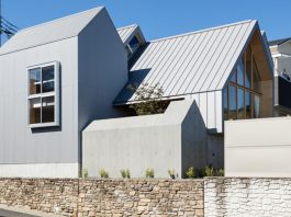 มาดูแบบบ้านสไตล์ญี่ปุ่นตั้งอยู่ท่ามกลางทิวทัศน์ที่สวยงามให้กลิ่นอายความเป็นธรรมชาติเหมาะกับการพักผ่อนสบาย ๆ ในวันหยุด