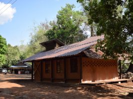 จิตอาสาทั้งไทยและต่างชาติร่วมมือกันสร้างโรงเรียน P’Yan เพื่อเป็นการช่วยเหลือผู้อพยพบริเวณชายแดนไทย-พม่า