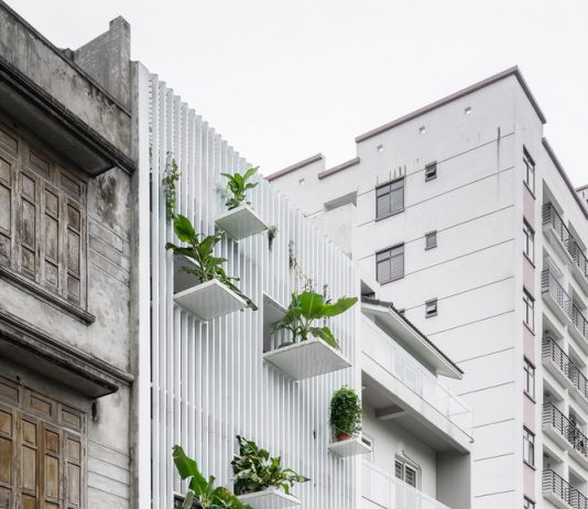 TH House การออกแบบบ้านสไตล์เวียดนามช่วยแก้ปัญหาโครงสร้างอับลมและแสง เปิดรับธรรมชาติเข้าสู่ตัวบ้าน