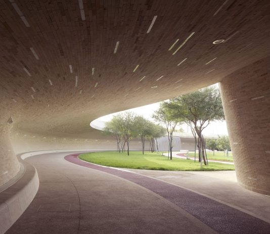 สวนออกซิเจนพื้นที่ฟื้นฟูสุขภาพแถบเมืองร้อน ภายใต้แนวคิด ‘ปอดสีเขียว’ พร้อมดีไซน์เป็นเอกลักษณ์จากธรรมชาติ