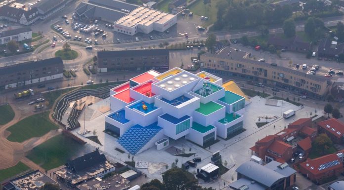 พาดูภาพถ่าย BIG’s LEGO house โดย อีวาน บาอัน