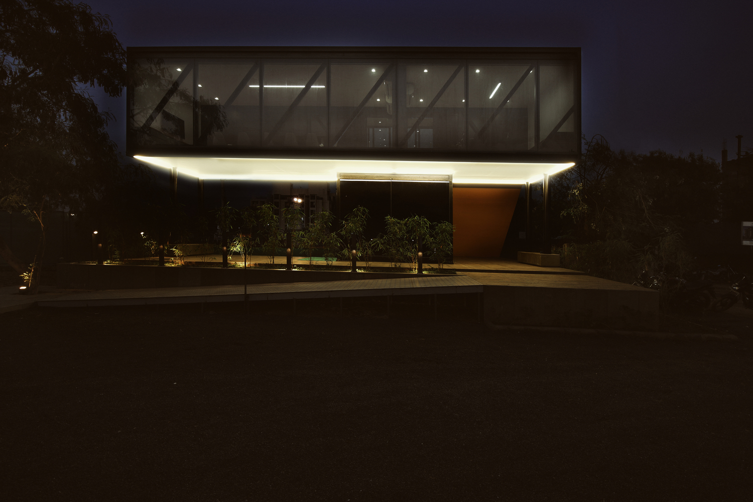 Yellow_Box_Office_Building_._FLXBL_._1