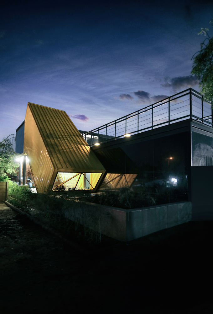Yellow_Box_Office_Building_._FLXBL_._9