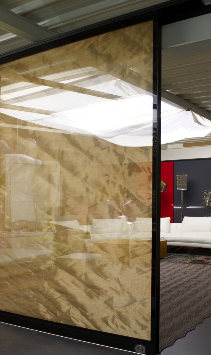 aerogel-twice-as-dense-as-air-and-the-lightest-material-in-the-world-designboom-2
