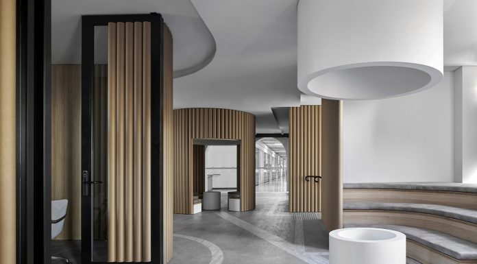 OFFICE SQUARE งาน INTERIOR จากกระดาษแข็ง หน้าตาคล้ายลอนแกนกระดาษชำระ ที่พลิกโฉมการตกแต่งให้ดูแพง