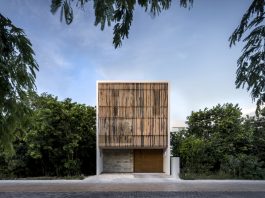 เมื่อจับไม้มาทำฟาซาด ผลที่ได้คือบ้านสไตล์ทรอปิคอลชม “Ciruelo 7” บ้านที่เปิดรับธรรมชาติอย่างแท้จริง