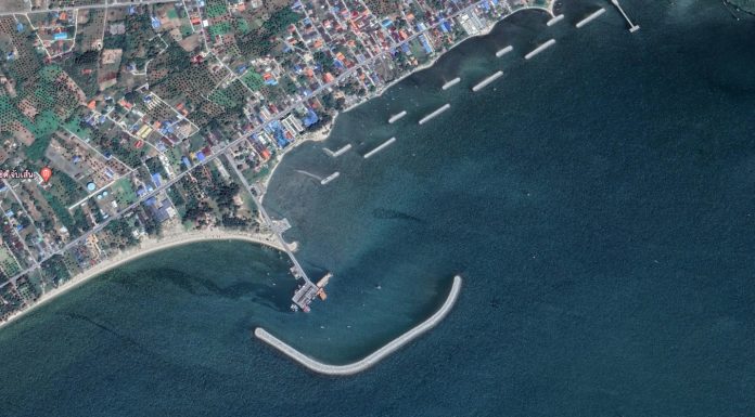 นักธรณีวิทยาชี้ ท่าเรือคลองวาฬ ไร้ประโยชน์ ผลาญงบ 430 ล้าน หลังทิ้งนาน 15 ปี มีปัญหากัดเซาะชายฝั่ง ท่าเรือคลองวาฬ