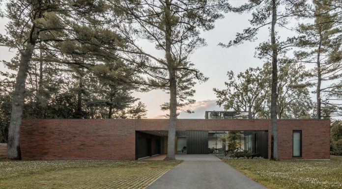 “Residence De L’isle” แรงบันดาลใจจาก “บ้านอเมริกันยุค 50” หยิบเอกลักษณ์มาใส่ในบ้านสมัยใหม่