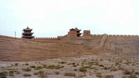@building-materials-rammed-earth-used-to-build-great-wall-Jiayuguan-Wall-china-ht4w1280-600×338
