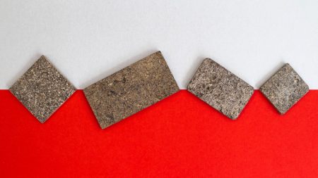 potato-peel-chip-board-design_dezeen_2364_hero-1-1704×959