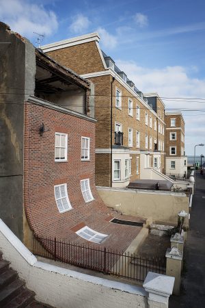 From_the_knees_of_my_nose_to_the_belly_of_my_toes (Alex Chinneck)
