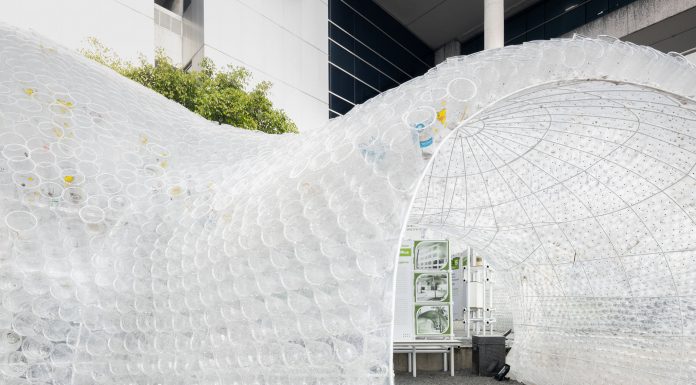 Context Studio กับการดึงศักยภาพของแก้วพลาสติกในฐานะวัสดุก่อสร้างใน ‘PEA Green Office Pavilion’