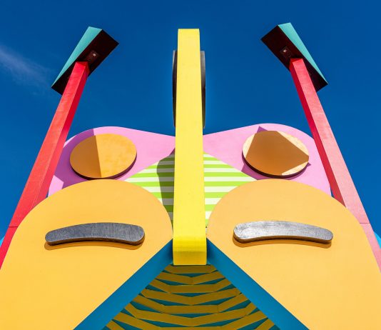 เรียนรู้เรื่องสีไปกับสถาปัตยกรรมสดใสของ Adam Nathaniel Furman