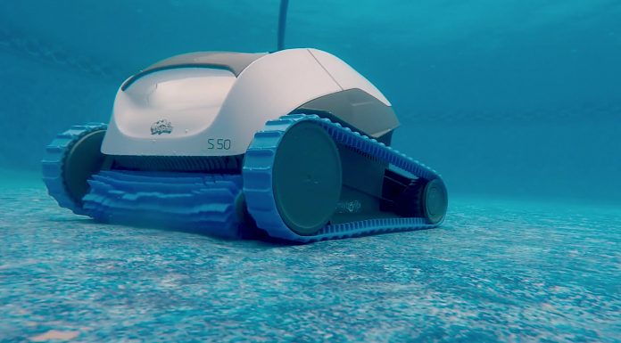 วางใจเรื่องสระว่ายน้ำหน้าฝน ด้วยหุ่นยนต์ทำความสะอาดที่สามารถดูแลได้เต็มที่