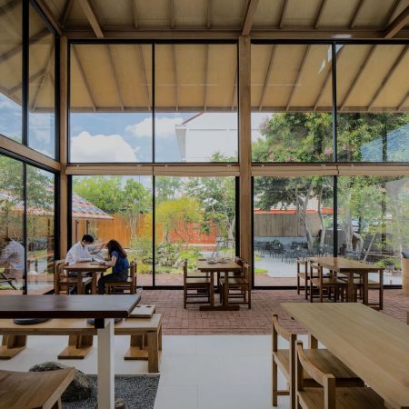 chirp-cafe-and-chat-space-flat12x_13