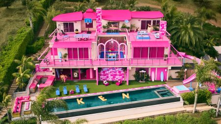 Barbies-Malibu-Dreamhouse-by-Airbnb_dezeen_2364_col_hero